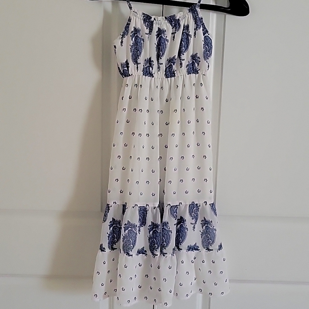 Girl's dress of size 8 / 10